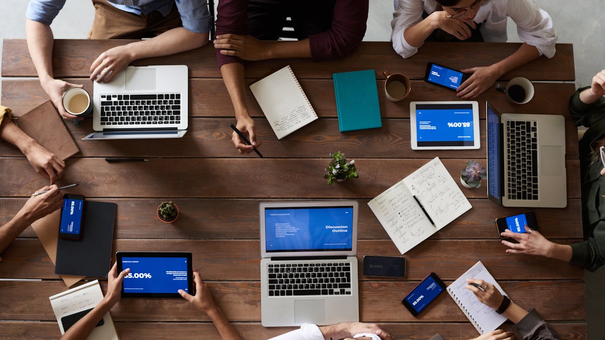Webdesign-Layout auf mehreren Bildschirmen